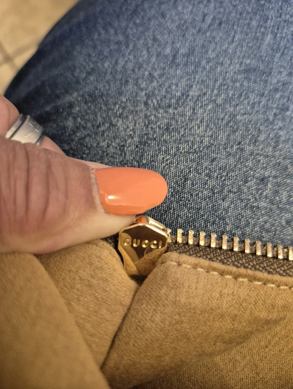 Gucci Beige GG Supreme Zip pouch - Picture 6 of 6